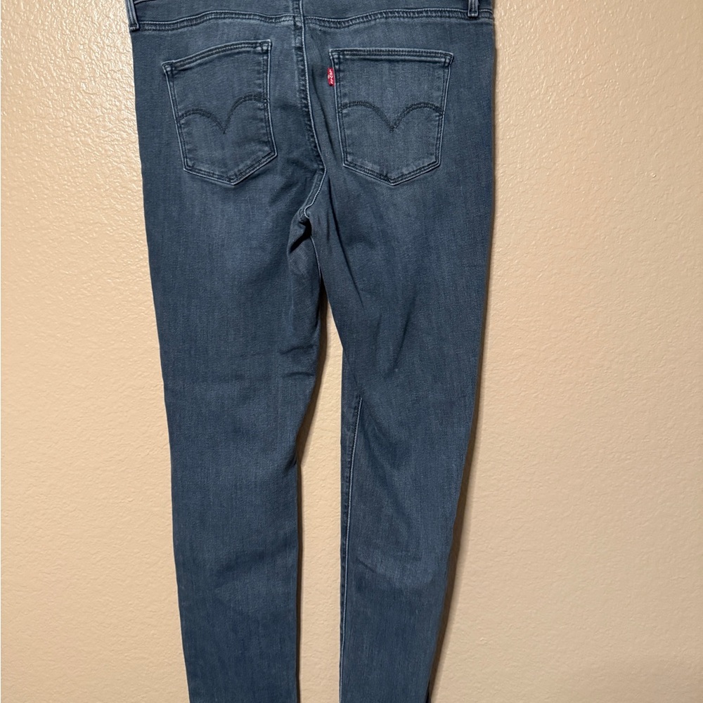 Levi’s Slimming Skinny Jeans